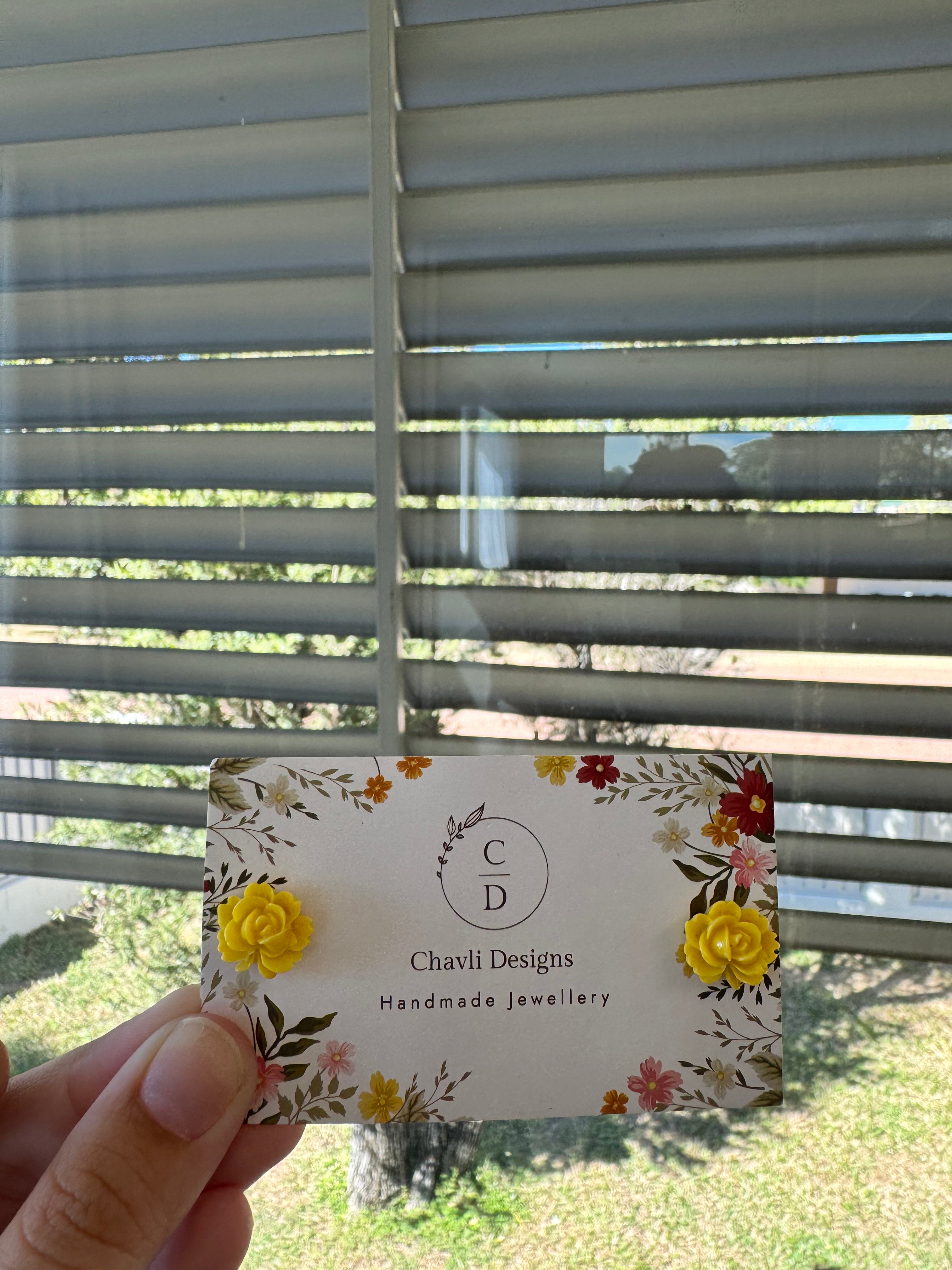 Dainty flower earring in yellow