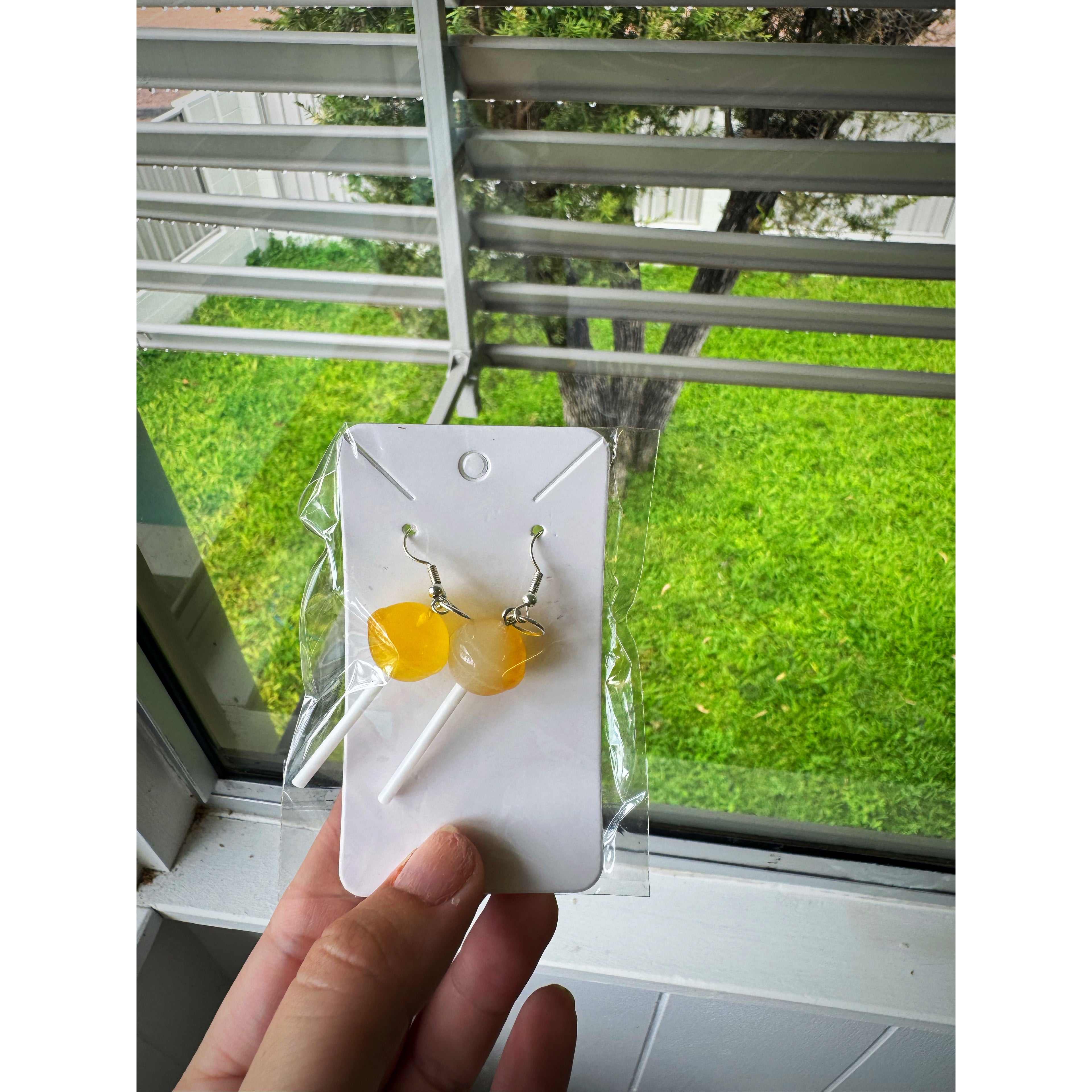 Silver with Yellow Lollipop