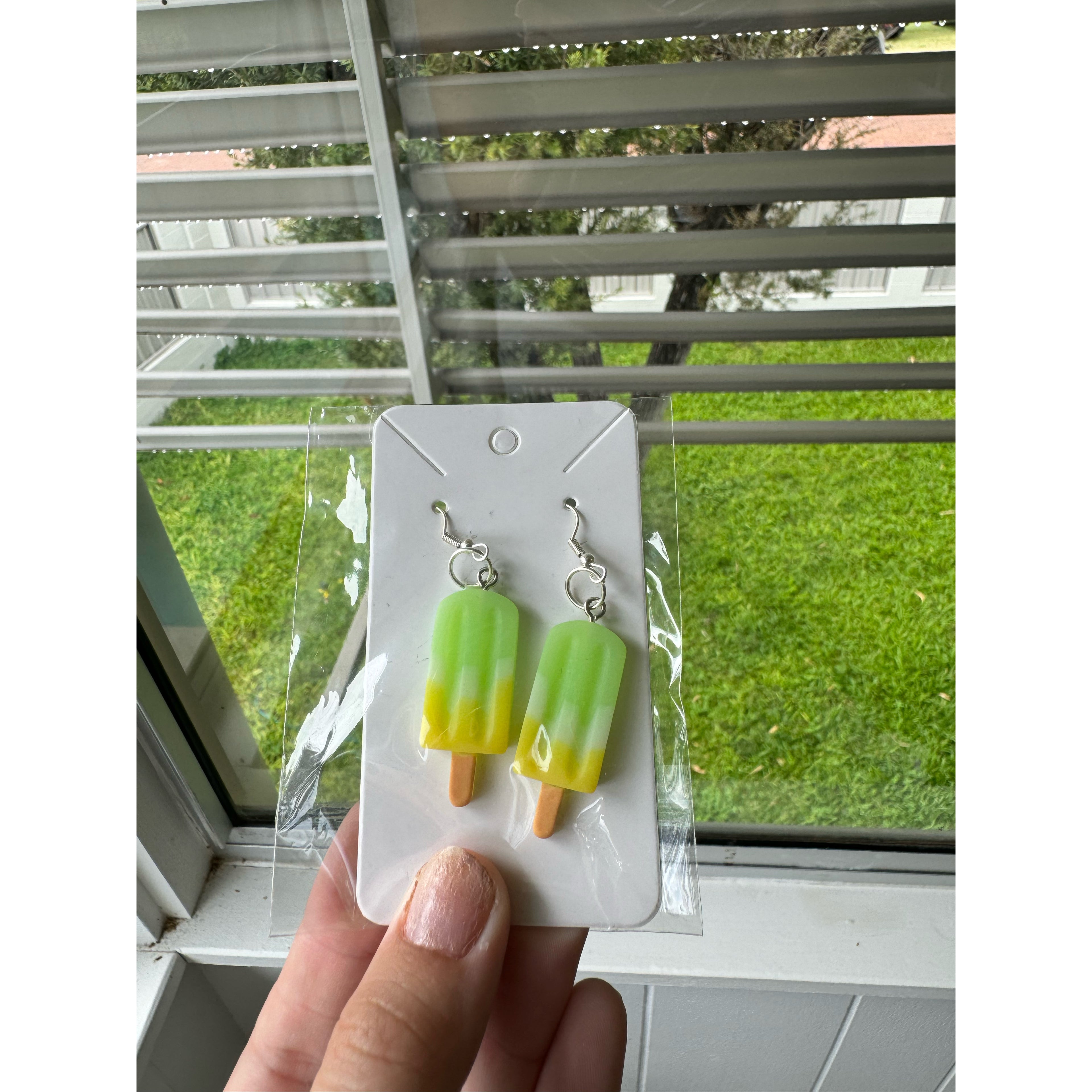 Silver with Green,White and Yellow Icy Pole